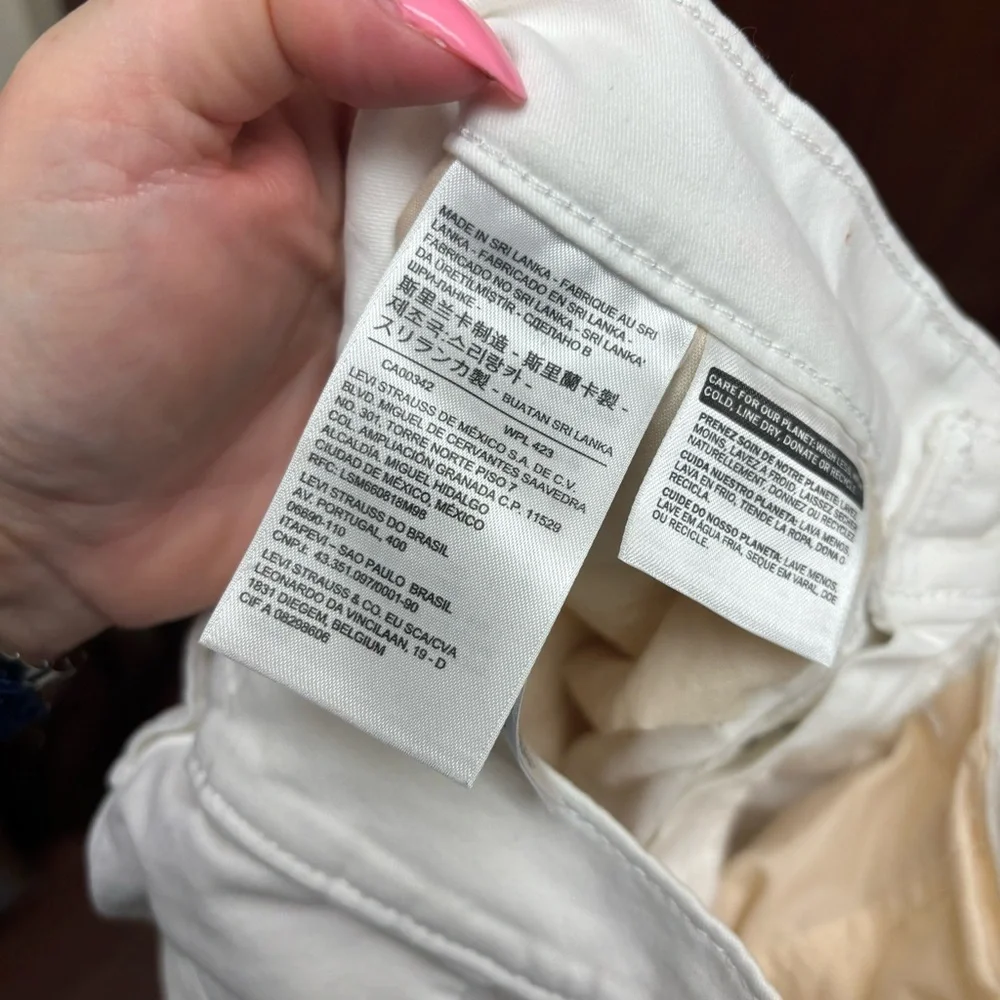 Levi’s White Pleated Balloon Leg Pants